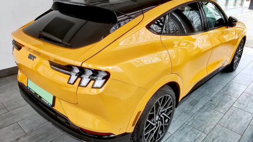 Ford Mustang Mach-E GT utcai élményvezetés 8