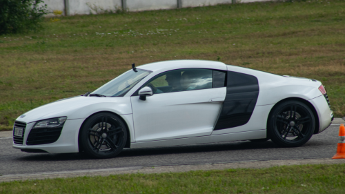Audi R8 élményautózás gyerekeknek a Kakucs Ring versenypályán 3