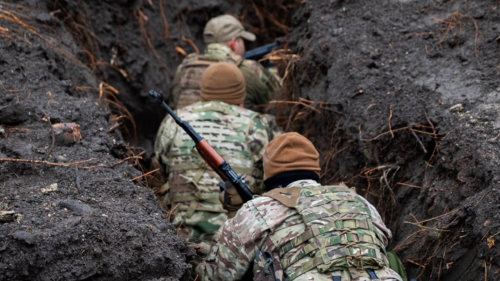 Airsoft harc egymás ellen taktikai labirintusban Cegléden 12
